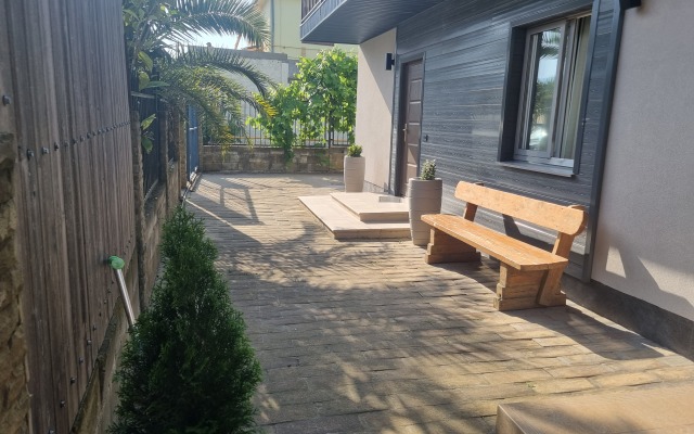 S Basseynom Guest House