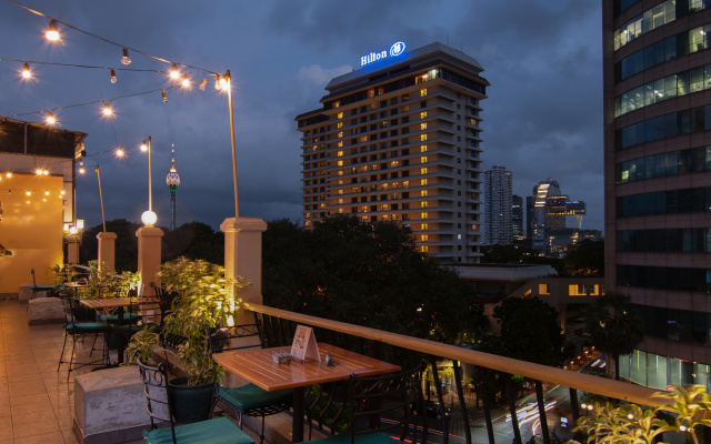 Отель Oak Ray Colombo City