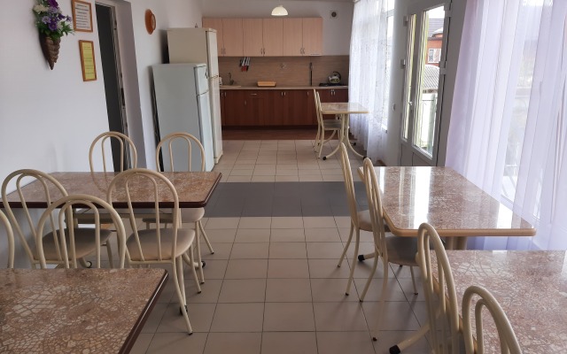 V Chastnom Sektore Furnished Rooms