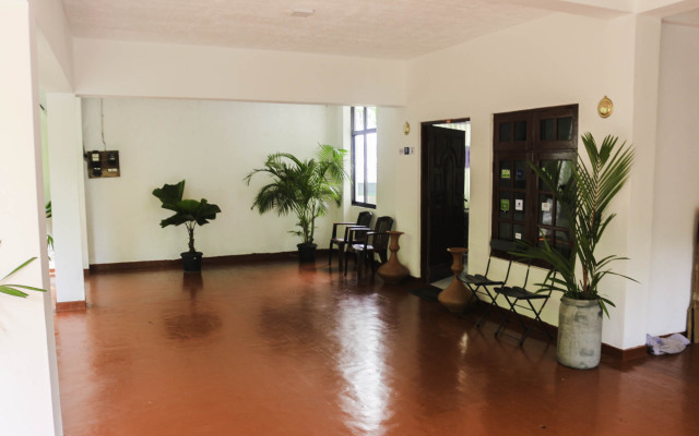 Yoho Travellers Residence Guest House