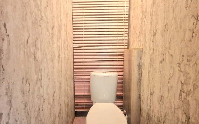 Prostornaya Treshka V Spalnom Rayone Flat