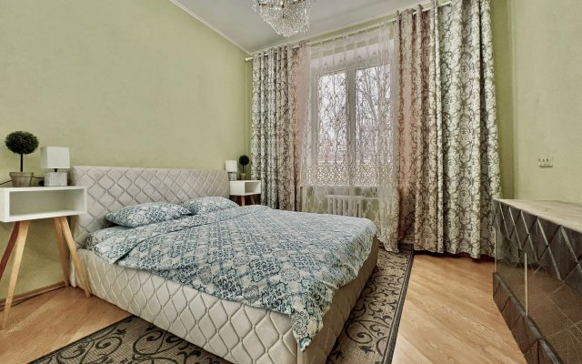 Tsentrsverdlova 24 Trekhkomnatnaya Apartments