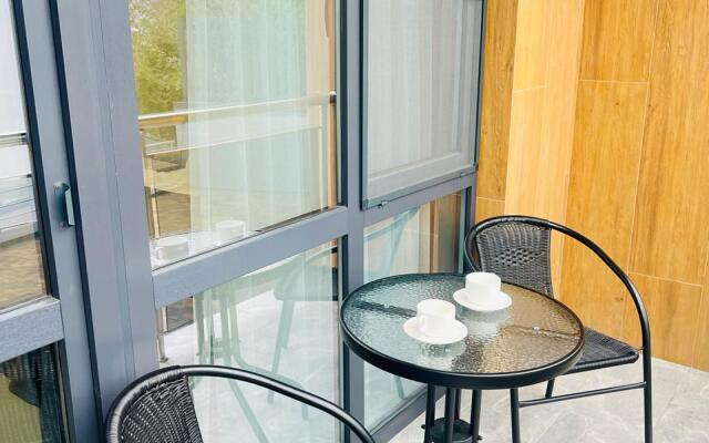 Apartamenty 3kh Mestnaya Studiya S Balkonom I Basseynom Apartments