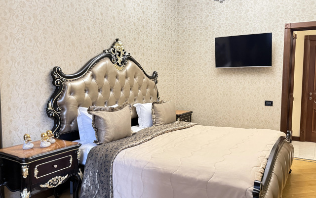 Апартаменты с 2 спальнями рядом с площадью от Sweet Home