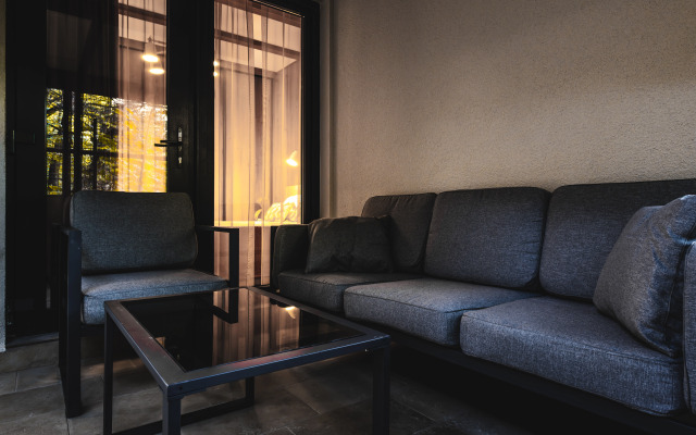 Oplot - «HUGO» - s uedinennoj terrasoj 3 Apartments