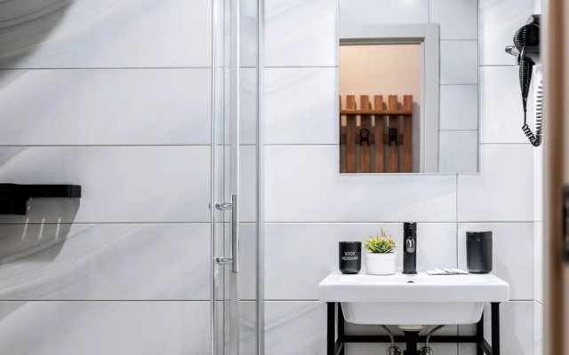 U Moskovskogo vokzala s kukhney i konditsionerom Apartments