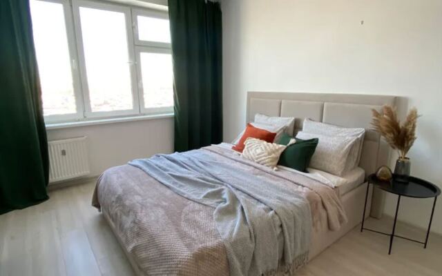 Apartamenty 1 Komnatnye 2+2 V Tyumenskoy Slobode 15 Etazh Vidovye