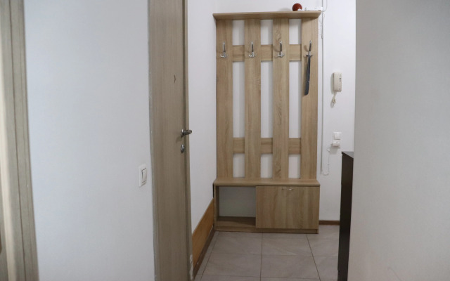 Bolshaya u Krokus Ekspo Mezhdu Metro Myakinino i Penyagino Flat