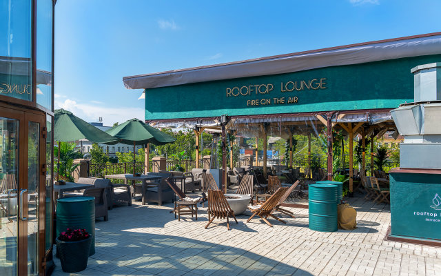 Отель V Hotel&Rooftop Lounge