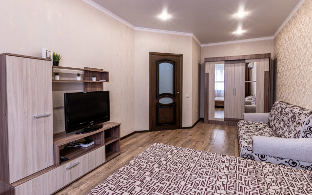 U parka Galitskogo Apart-Otelika na Geroya Sarabeyeva Flat