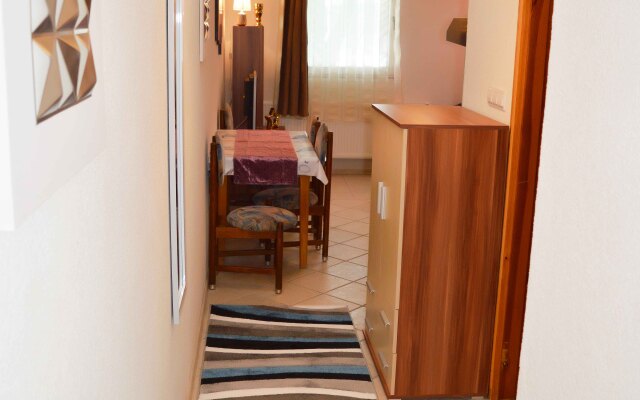 Lorabel Apartment House