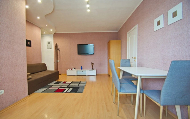 Апартаменты Апартон на Независимости 52