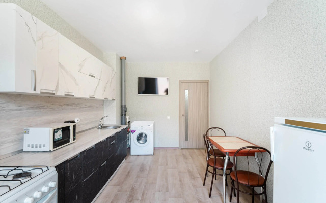 V Novom Dome Flat