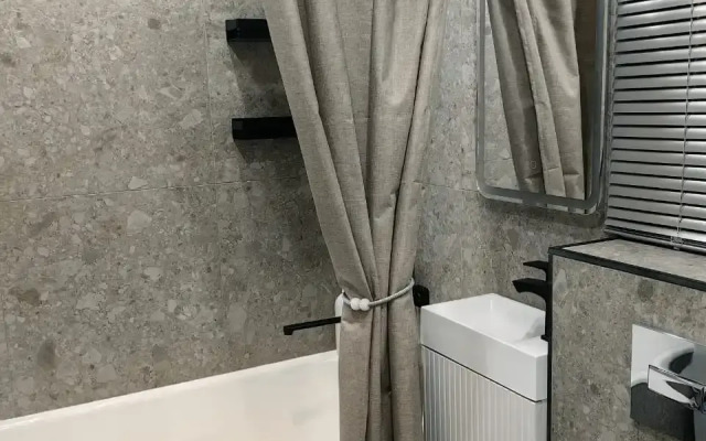 Dvukhkomnatnaya ryadom s Panoramoy Stalingradskoy bitvy, naberezhnaya Flat