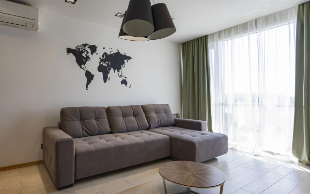 Roskoshnaya dvukhurovnevaya kvartira s sobstvennoy terrasoy Flat