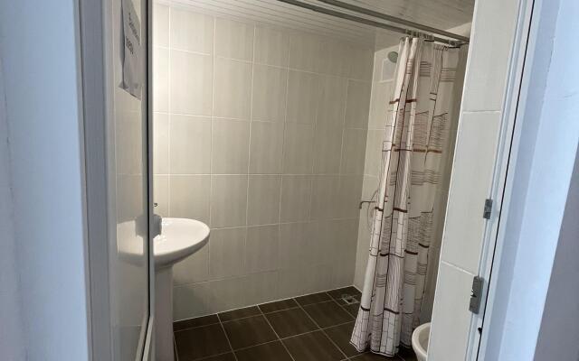 Trekhmestny Uluchshenny S Vannoy Komnatoy Apartment