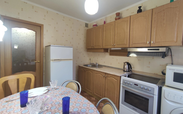 Апартаменты 3-комнатные OCHRE APARTAMENT от Акварель.flat у Нефтегазового университета