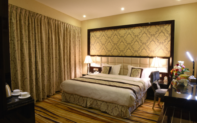 Отель Garden Plaza