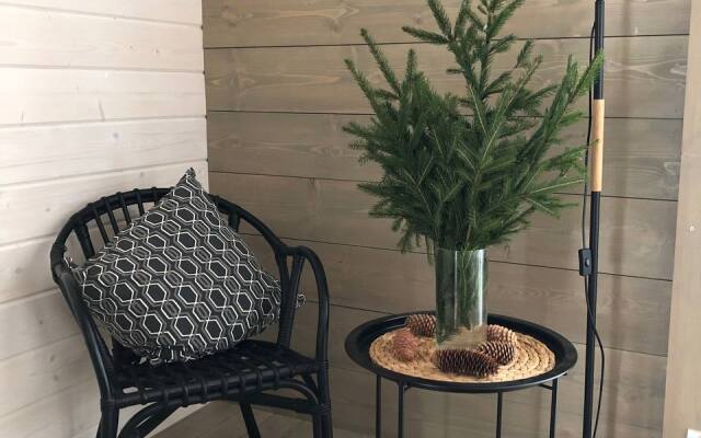 Atmosfernyy s kaminom okolo lesa Dacha.Les Guest house