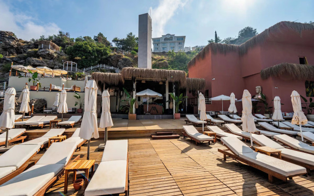 La Boutique Hotel & Suites (Adult Only 16+)
