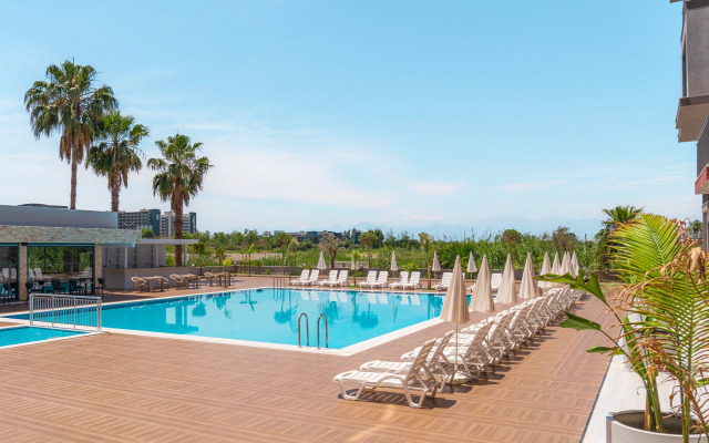 Laristone Suite Spa Hotel