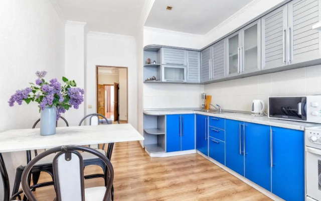 Na Ulitse Dostyk, 14 Apartments
