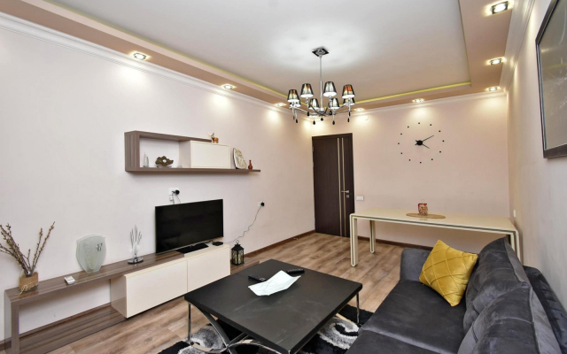 2-K. na Pr. Mashtotsa, Ma717 Flat