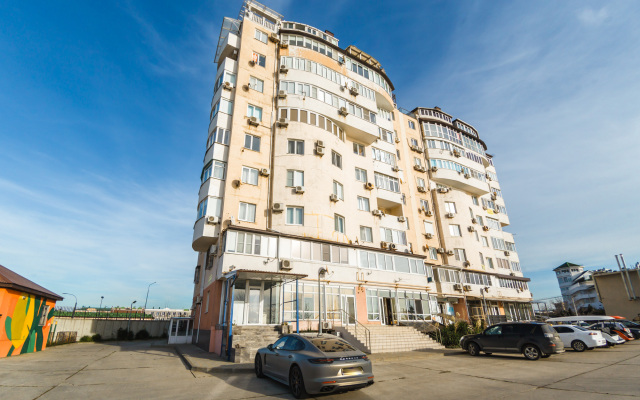 40 Let Pobedyi 1 Apartments