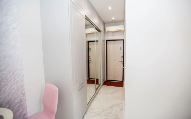 U Morya S Basseinom v Zhk Solnechniy apt31 Apartment