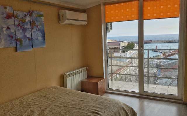 Executive Scenic Two-Room Apartment with Balconies on the Yalta Embankment
