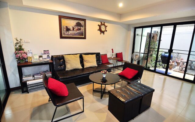 ZEN Rooms Suthisan Hotel