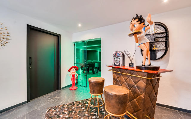 All About Villa Estrella de Oro