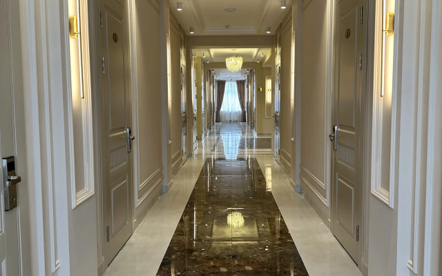 Hotel Emily Grand Palace