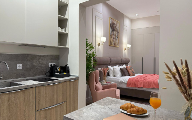 inSochi v samom centre Sochi na Navaginskoj N359 Apartments