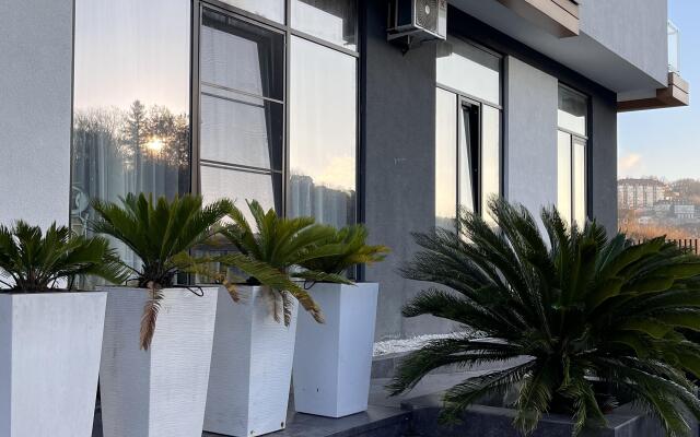 Daymond v Sochi Apartments 1