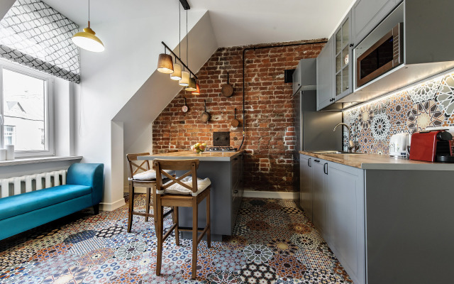 Апартаменты Яркий Лофт с видом на крыши