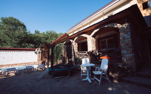 Dom U Podnozhiya Gor Guest house