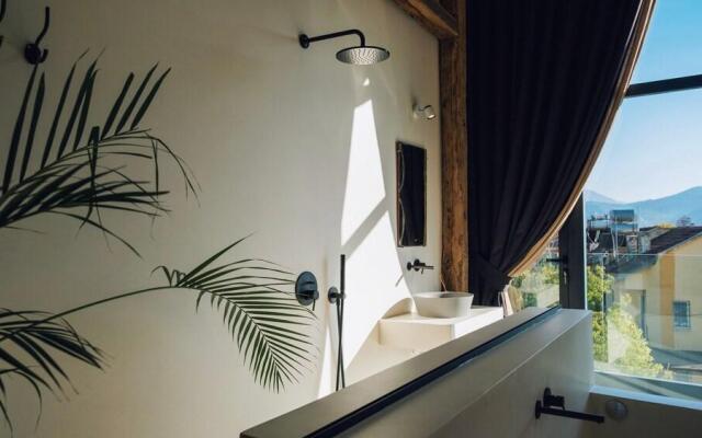 To Be Social House Hotel