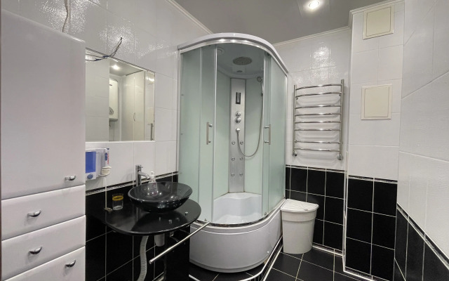 Na Adoratskogo 1 Flat