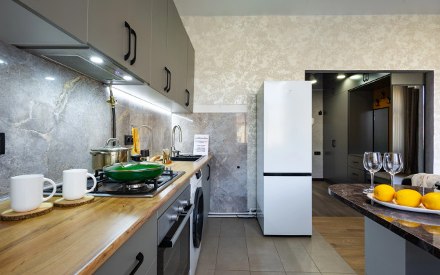 KeyGo #0034, 1 Bedroom, Balcony, City Center Apartments