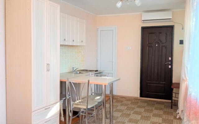 Studiya S Dvorikom V Plyazhnoy Zone Flat