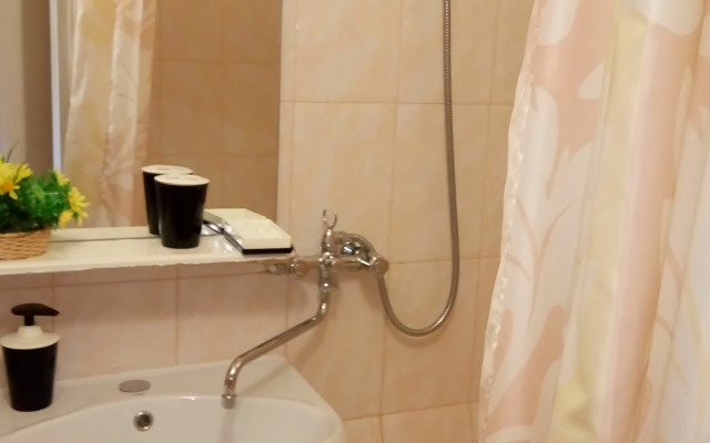 Dvukhkomnatnaya Ulitsa Ispanskikh Rabochikh 35 Flat
