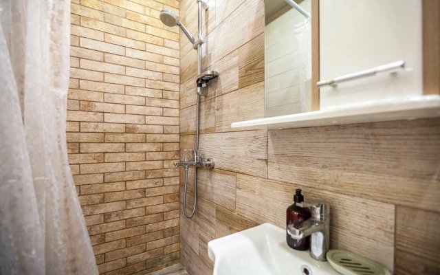 More Rooms na Marsovom Apartment