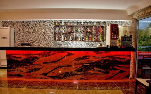 Opia Hotel