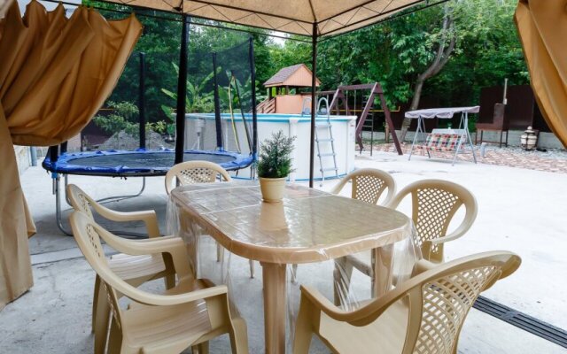 Gostevoy Dom U Yeleny Guest House