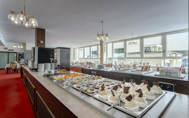 Complex Curie Hotel