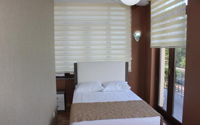 Moni Hotel