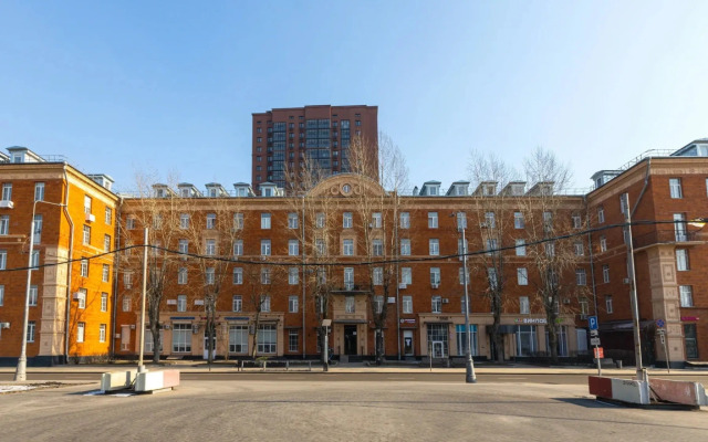 Komfortabelnie U Metro Okruzhnaya Apartments