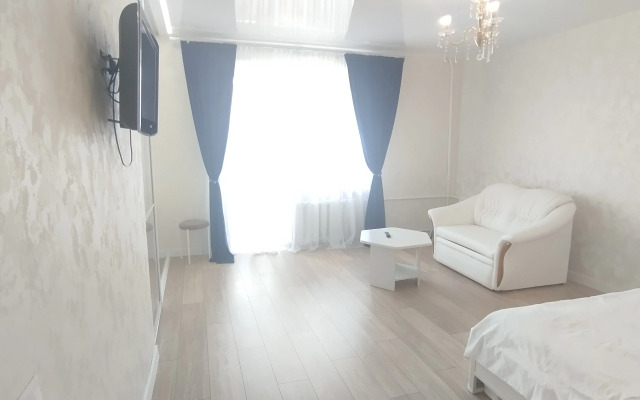 U Glavnoy Ploschadi Pobedy Flat