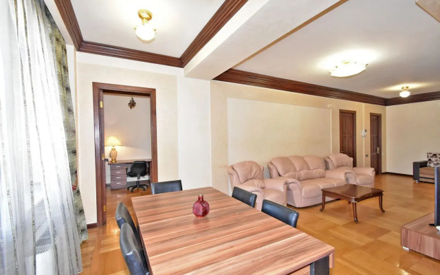 3-K v Novostroyke, Severny Prospekt, Hh335 Flat